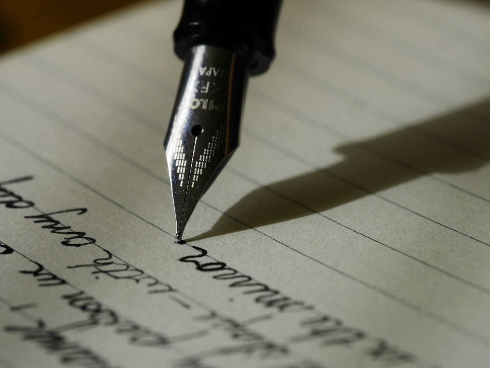 Handwriting with fountain pen on notepad